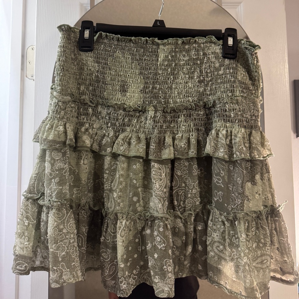 Francesca‘s Green Floral Skirt